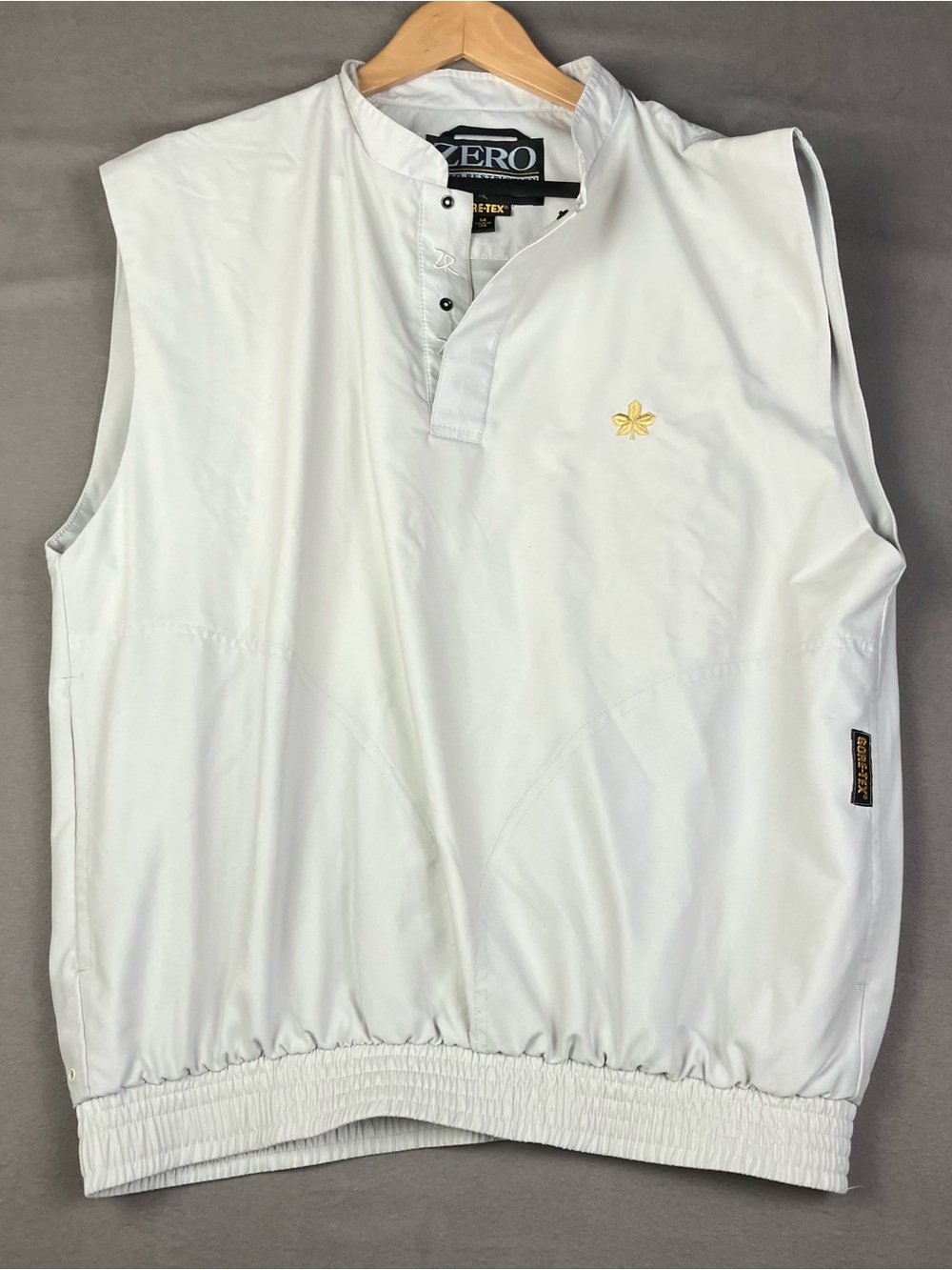 Vintage Zero Restriction Men’s Size M Goretex Pullover Golf Vest 1/4 Snap White.